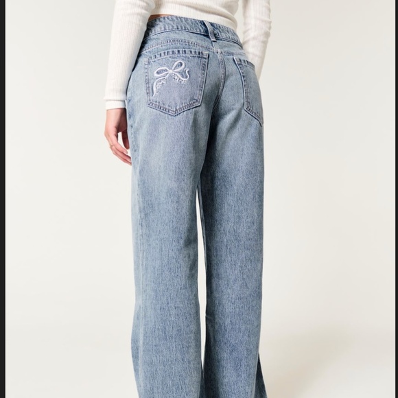 Hollister Low-Rise Medium Wash Baggy Jeans size 000 (23w) short - Picture 2 of 2